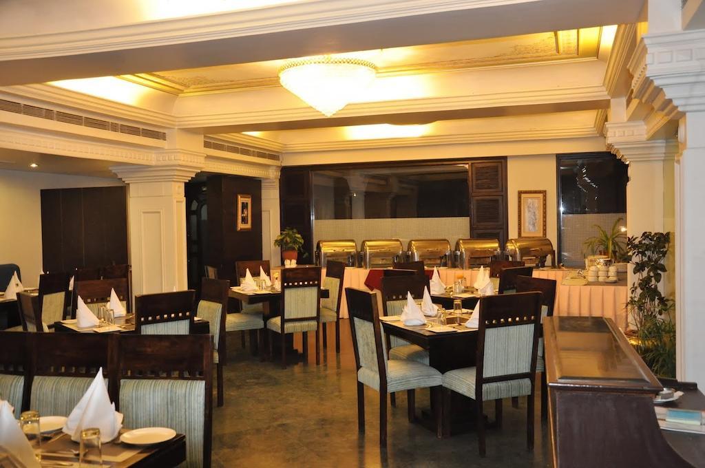 Hotel Empire Regency Джайпур Екстериор снимка